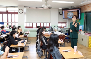 도남초등학교 일일교사(김혜정부의장님)  대표이미지
